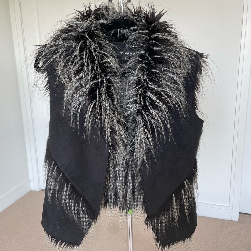 Black reversible shade faux fur vest women’s size small